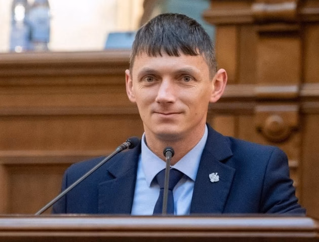Senatorul fără BAC, trimis în judecată pentru că a condus deși avea permisul suspendat