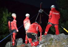 Un alpinist a murit, sâmbătă noapte, după ce a căzut undeva pe stâncile din zona Poiana Țapului